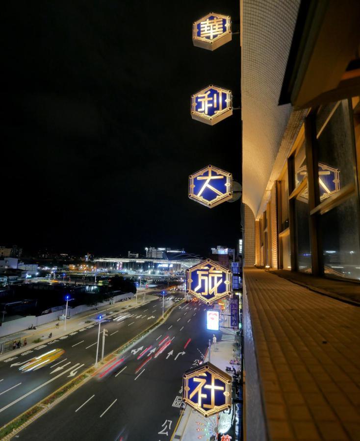 Modern Inn Taichung Exterior photo