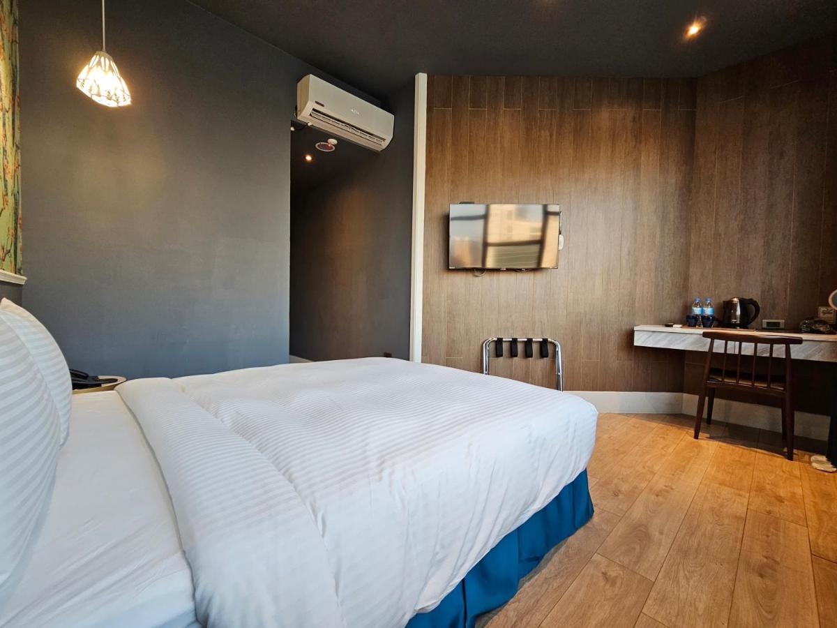 Modern Inn Taichung Exterior photo